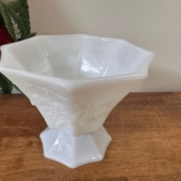 Vintage Milk Glass Octagonal Pedestal Bowl Grape Vine Embossed Fruit Design West - Picture 2 of 5